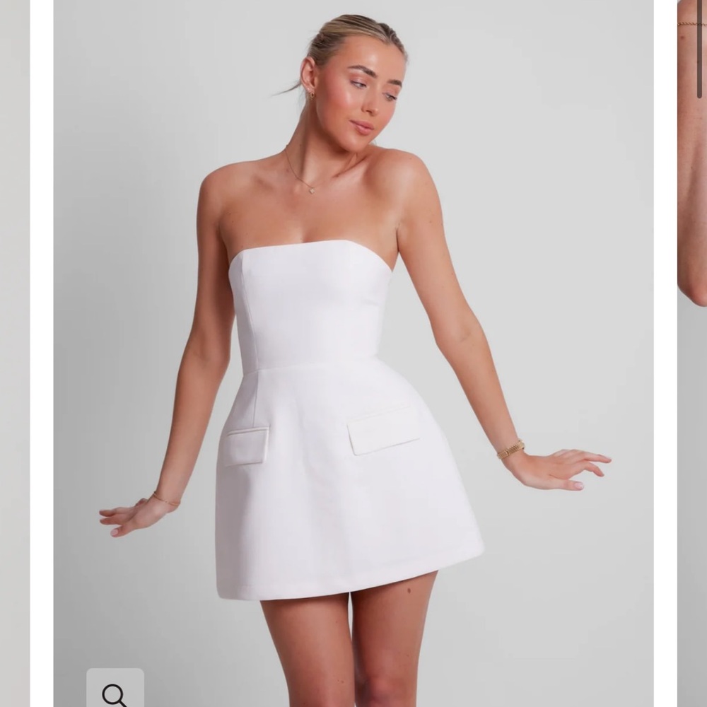 Elegant White Strapless Mini Dress
